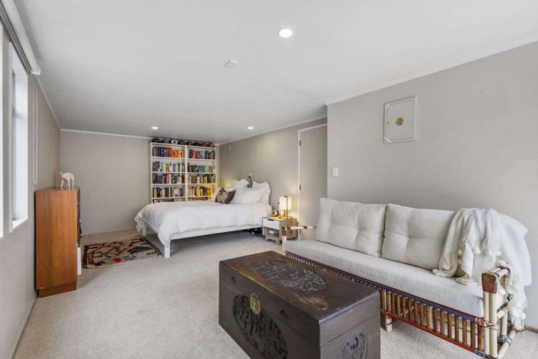 Photo of property in 2/19 Kenmure Avenue, Forrest Hill, Auckland, 0620