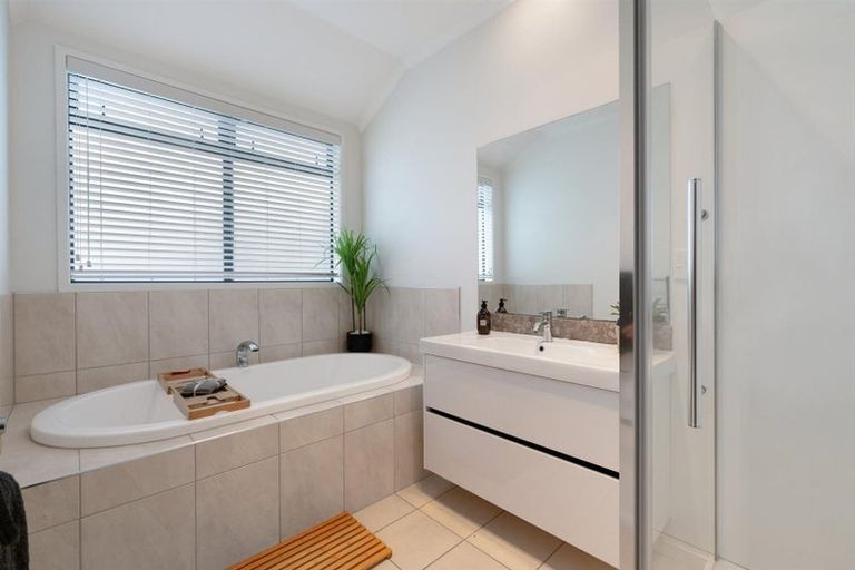 Photo of property in 52 Merriman Place, Pyes Pa, Tauranga, 3112