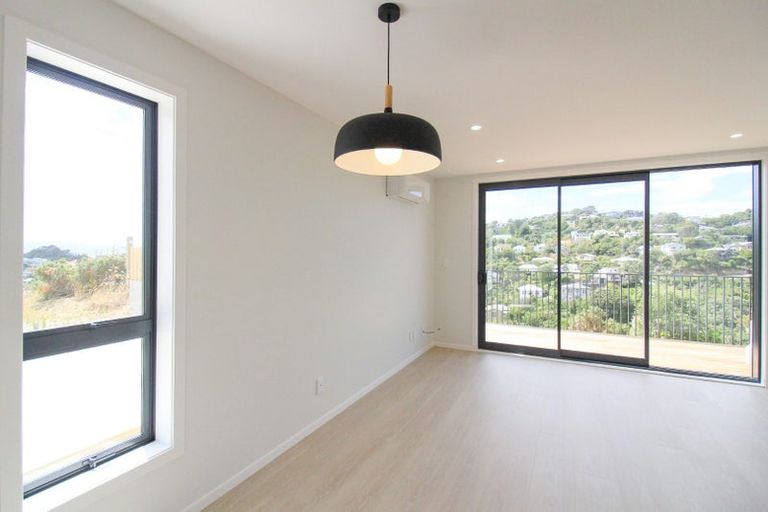 Photo of property in 72 Tiketike Way, Brooklyn, Wellington, 6021