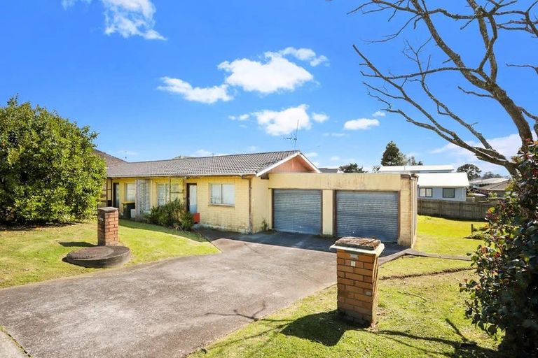 Photo of property in 2 Paton Avenue, Te Atatu South, Auckland, 0610