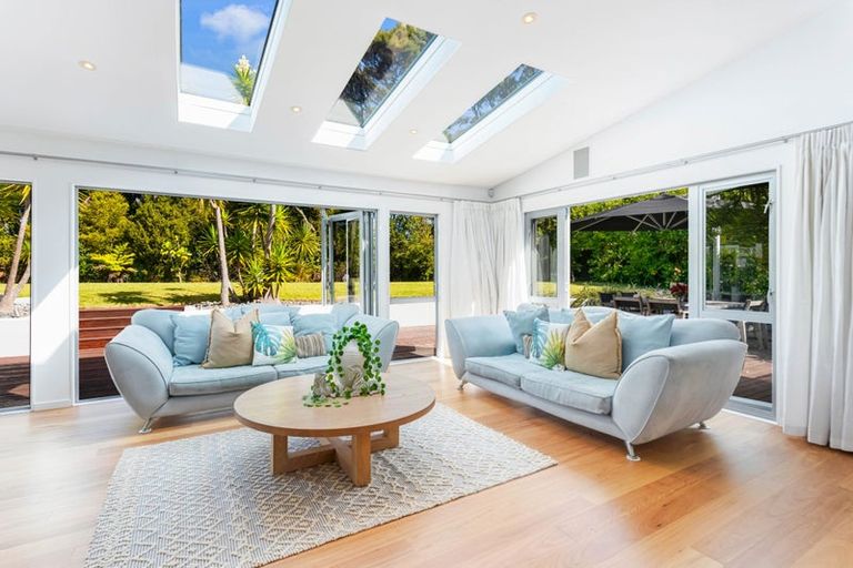 Photo of property in 40 Kittiwake Drive, Schnapper Rock, Auckland, 0632