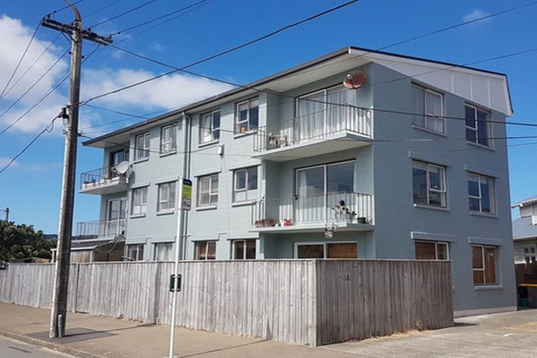 Photo of property in 102u1 Lyall Parade, Lyall Bay, Wellington, 6022