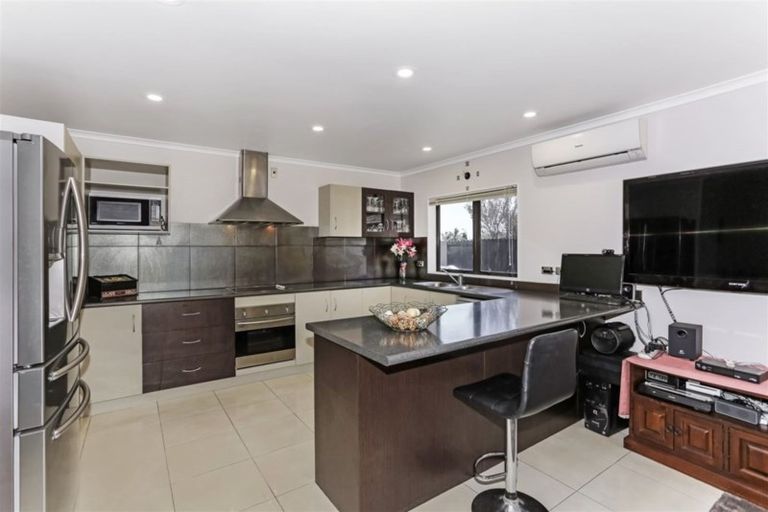 Photo of property in 9 Mccall Drive, Waiuku, 2123