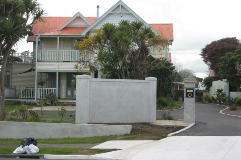 Photo of property in 111 Carrington Street, Lower Vogeltown, New Plymouth, 4310