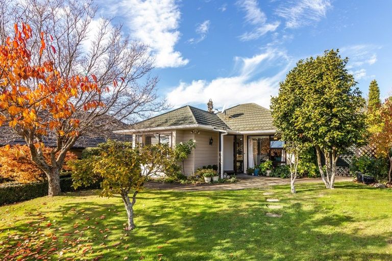 Photo of property in 4 Haines Grove, Rainbow Point, Taupo, 3330