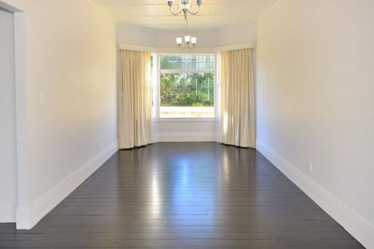 Photo of property in 267 Hobsonville Road, Hobsonville, Auckland, 0618