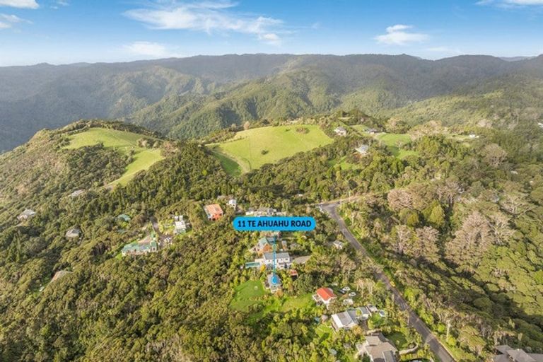 Photo of property in 11 Te Ahuahu Road, Piha, New Lynn, 0772