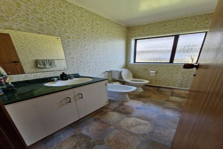 Photo of property in 4 Mayall Avenue, Beach Haven, Auckland, 0626