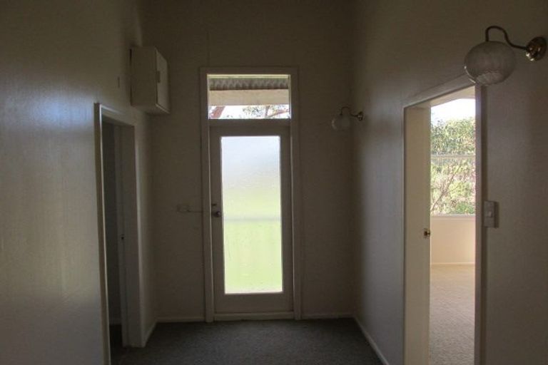 Photo of property in 98 Rolleston Street, Mount Cook, Wellington, 6021