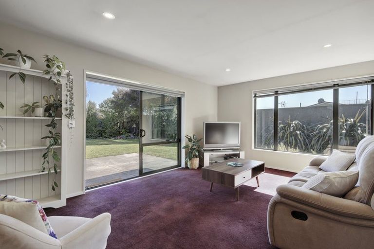 Photo of property in 6 Zuppicich Lane, Woodend, 7610