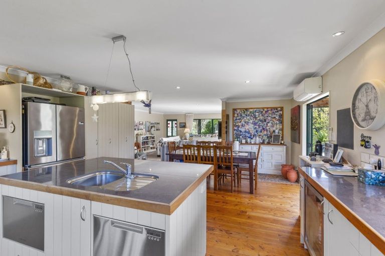 Photo of property in 389 Tararua Road, Levin, 5571
