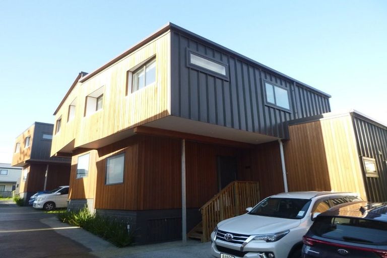 Photo of property in 21c Chippendale Crescent, Birkdale, Auckland, 0626