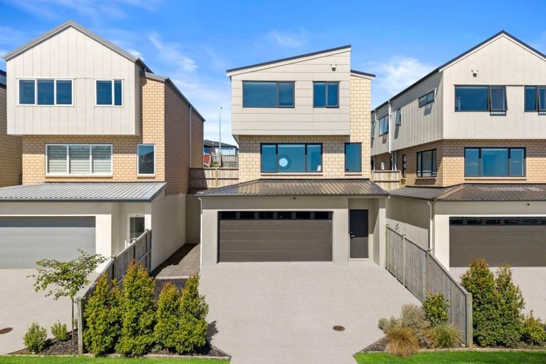 Photo of property in 43 Sunnyheights Road, Orewa, 0931