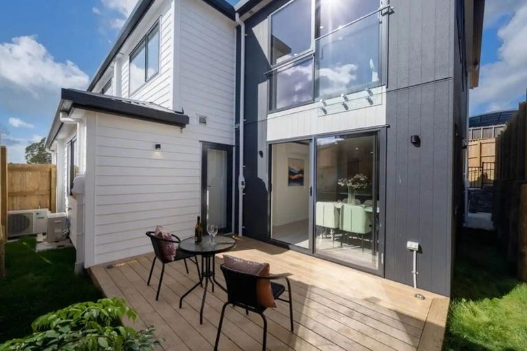 Photo of property in 7b Maroubra Place, Botany Downs, Auckland, 2010