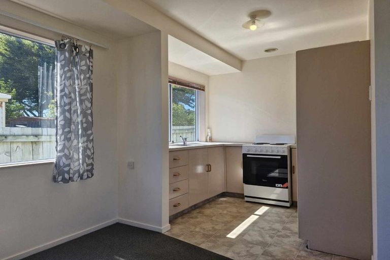 Photo of property in 12 Karaka Street, Merrilands, New Plymouth, 4312