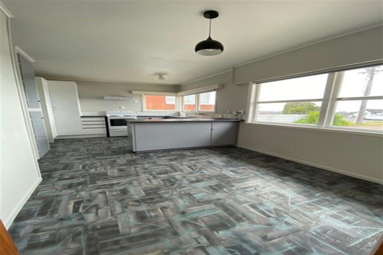 Photo of property in 150 Sunset Road, Unsworth Heights, Auckland, 0632