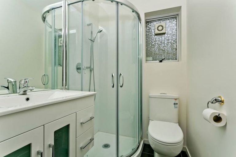 Photo of property in 8 Longwood Place, Forrest Hill, Auckland, 0620