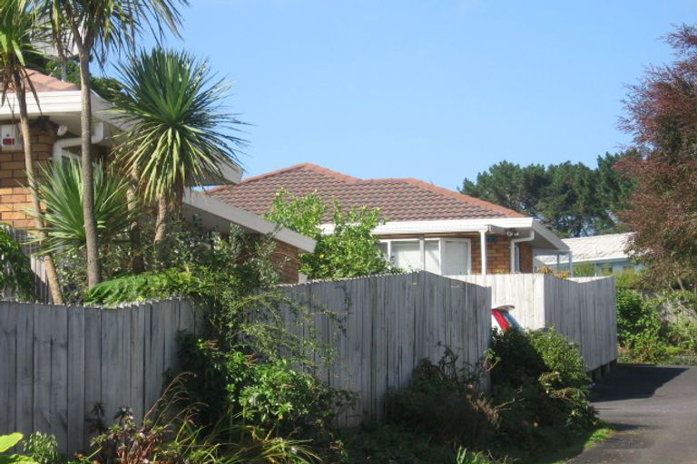 Photo of property in 172a Hutchinson Avenue, New Lynn, Auckland, 0600