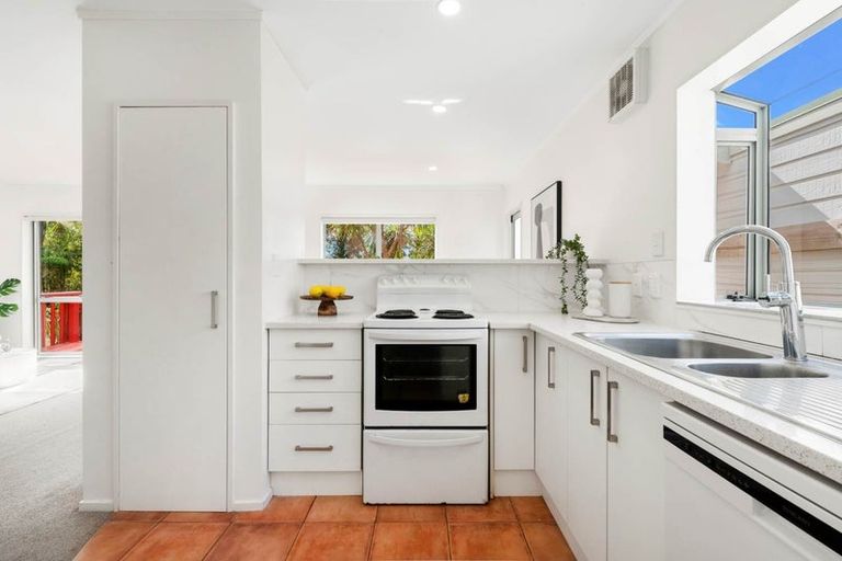 Photo of property in 4/102b Manuka Road, Bayview, Auckland, 0629