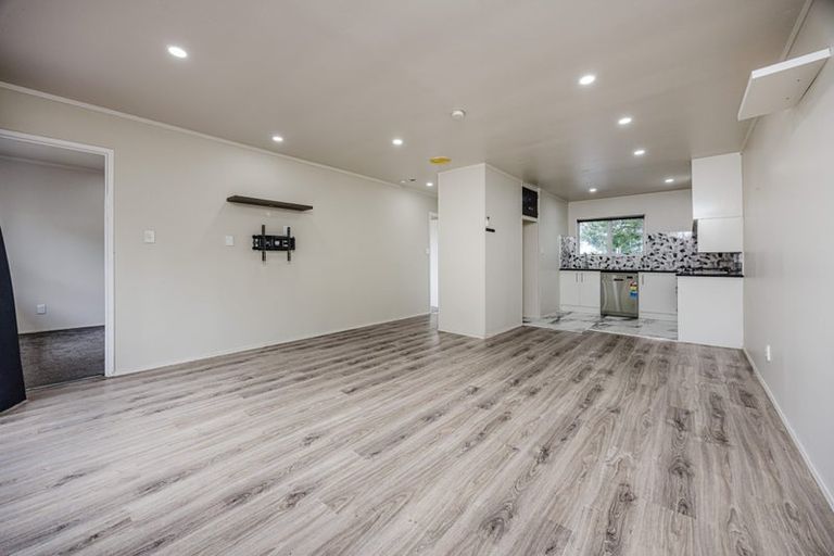 Photo of property in 2/60 Moncrieff Avenue, Clendon Park, Auckland, 2103