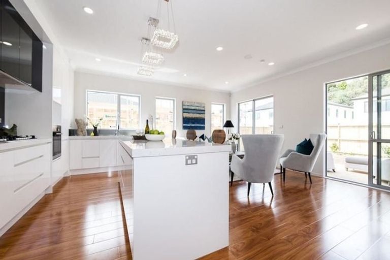 Photo of property in 20 Drumbuoy Drive, Flat Bush, Auckland, 2019