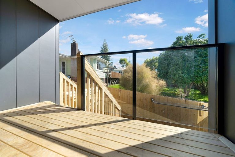 Photo of property in 11 Sarona Avenue, Glen Eden, Auckland, 0602