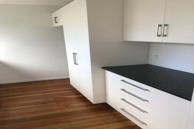 Photo of property in 2/74 Creswick Terrace, Northland, Wellington, 6012