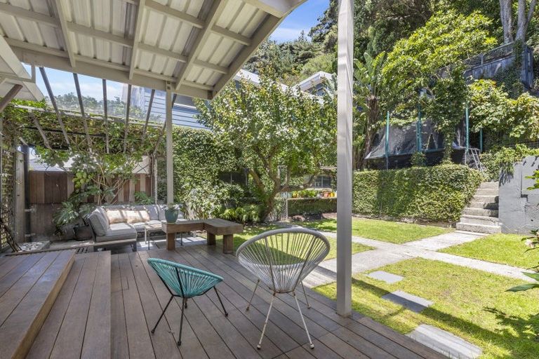 Photo of property in 318 Queens Drive, Lyall Bay, Wellington, 6022