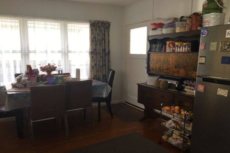 Photo of property in 116 Matipo Road, Te Atatu Peninsula, Auckland, 0610