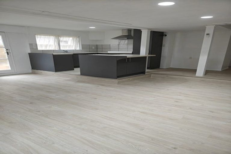 Photo of property in 250 Don Buck Road, Massey, Auckland, 0614