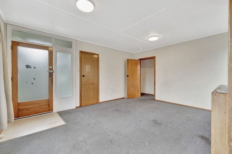 Photo of property in 21 Ealing Street, Redwood, Christchurch, 8051