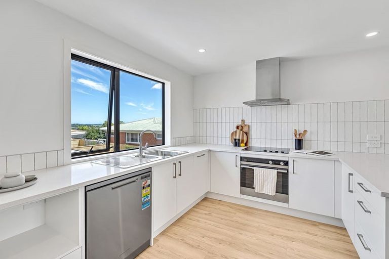 Photo of property in 2/504 Don Buck Road, Massey, Auckland, 0614