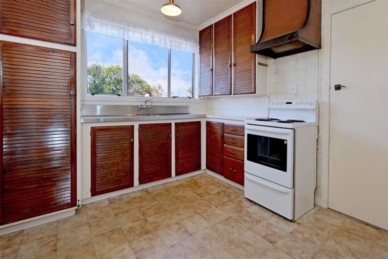 Photo of property in 5 Renata Crescent, Te Atatu Peninsula, Auckland, 0610