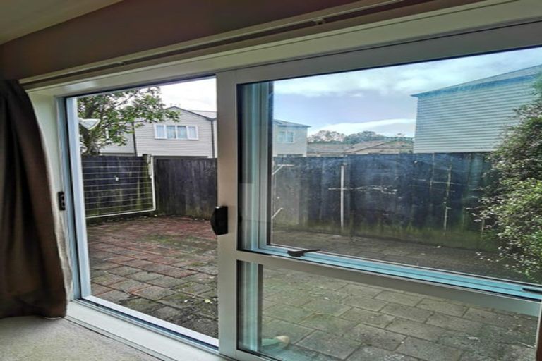 Photo of property in 14/30 John Jennings Drive, Oteha, Auckland, 0632