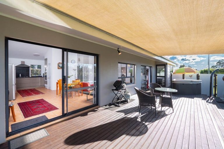 Photo of property in 38 Riddell Road, Kerikeri, 0230
