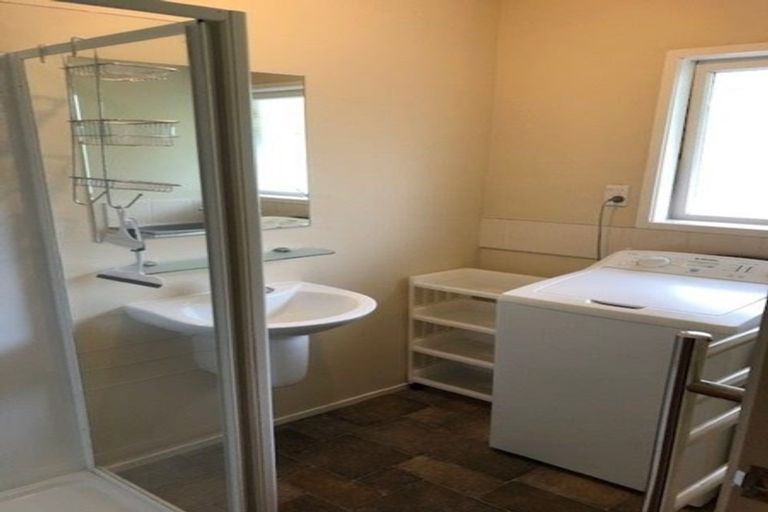 Photo of property in 1/88 Lake Road, Northcote, Auckland, 0627