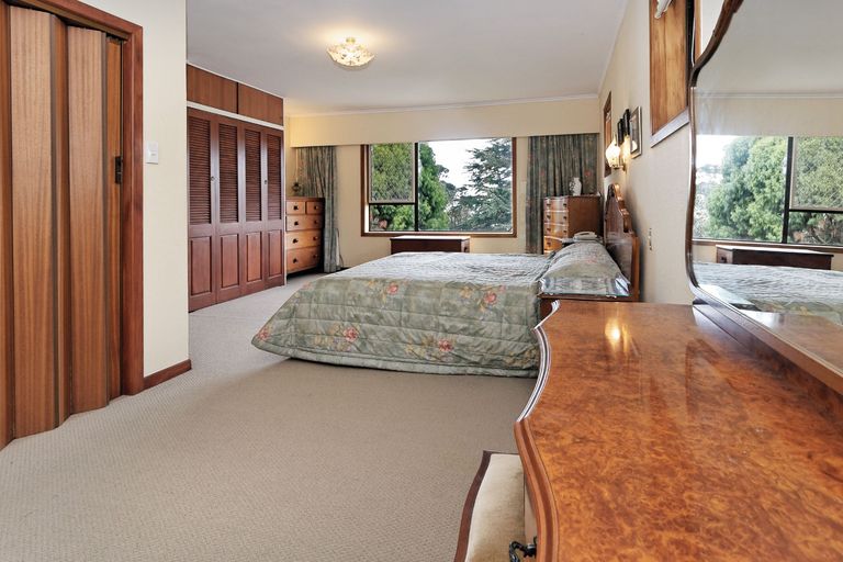 Photo of property in 4a Roland Hill, Glen Eden, Auckland, 0602