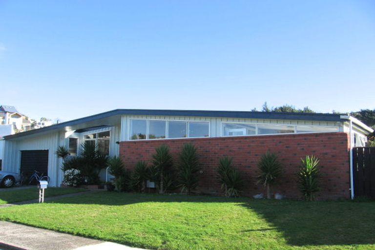 Photo of property in 6 Chudleigh Grove, Churton Park, Wellington, 6037