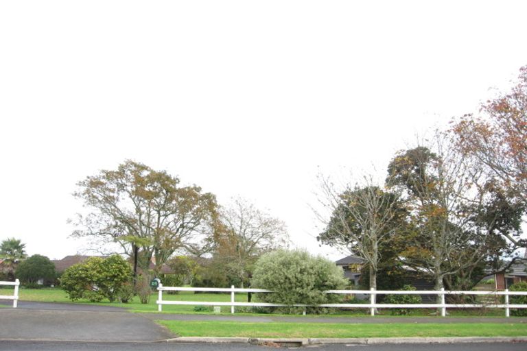 Photo of property in 24 Wairere Road, The Gardens, Auckland, 2105
