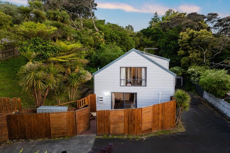 Photo of property in 1/147 Spinella Drive, Bayview, Auckland, 0629