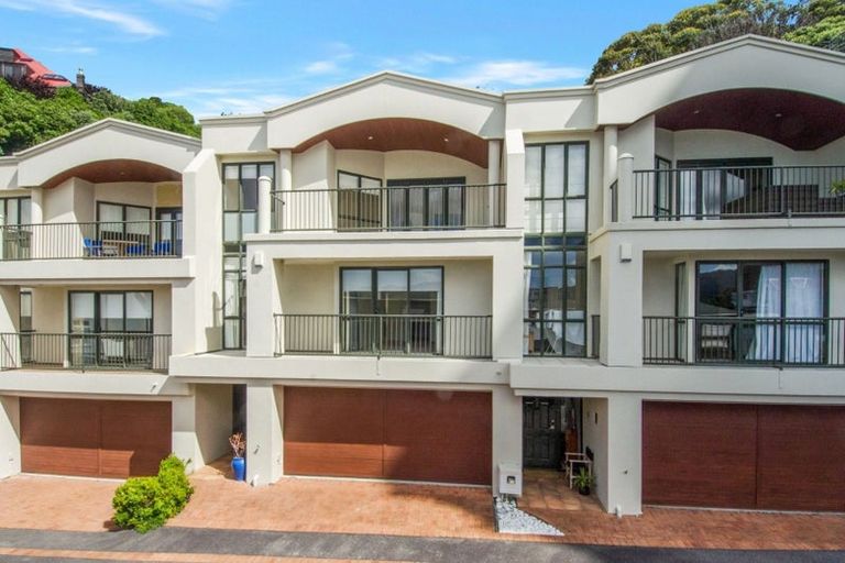 Photo of property in 10/22u Oriental Terrace, Oriental Bay, Wellington, 6011
