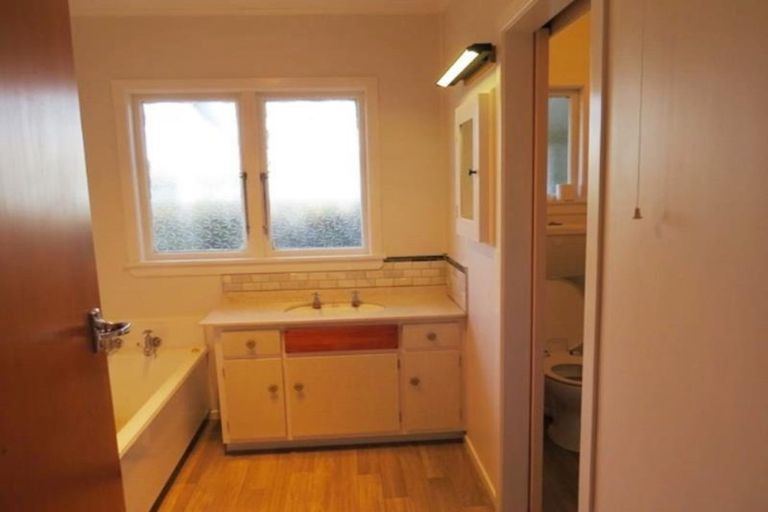 Photo of property in 117a Seaview Road, Westown, New Plymouth, 4310