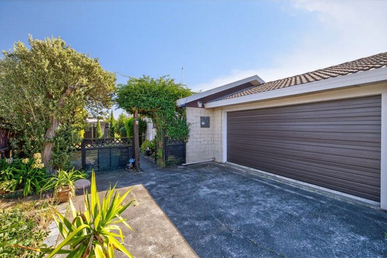 Photo of property in 2/70 Marlow Road, Aranui, Christchurch, 8061
