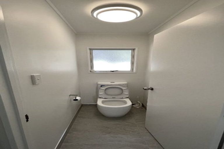 Photo of property in 1/42 Barbados Drive, Unsworth Heights, Auckland, 0632