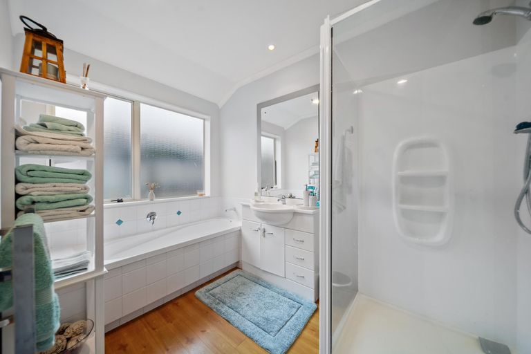 Photo of property in 35 Croftview Road, Wattle Downs, Auckland, 2103