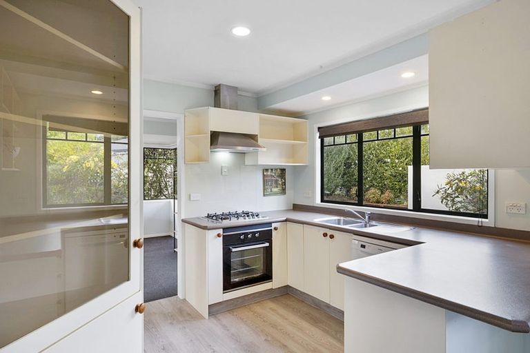 Photo of property in 6 Pararewa Drive, Whalers Gate, New Plymouth, 4310