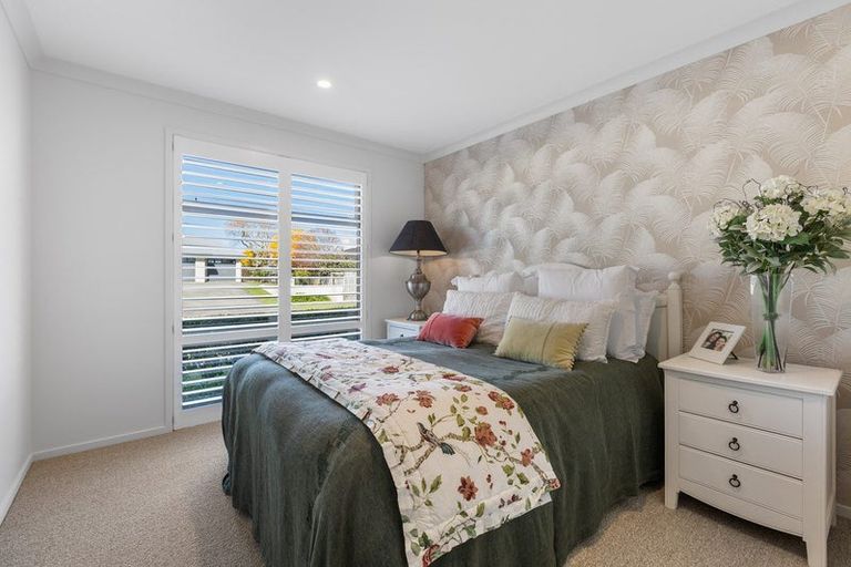 Photo of property in 1 Tupare Place, Highlands Park, New Plymouth, 4312