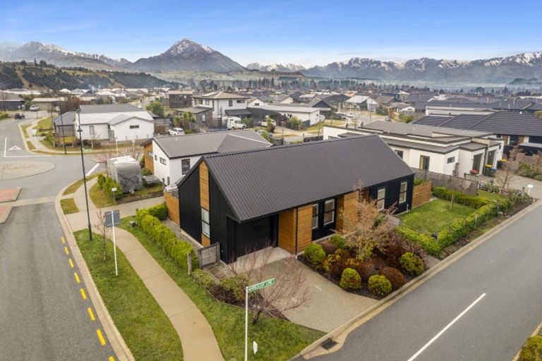 Photo of property in 46 Marbleleaf Lane, Albert Town, Wanaka, 9305