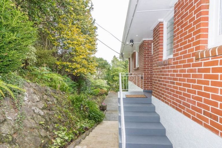 Photo of property in 663 South Titirangi Road, Titirangi, Auckland, 0604