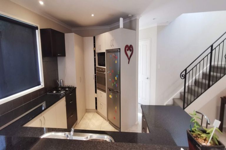 Photo of property in 19 Middlefield Drive, East Tamaki Heights, Auckland, 2016